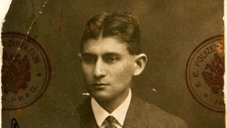 Franz Kafka auf einem Foto aus seinem Ausweis. Franz Kafka auf einem Foto aus seinem Ausweis.