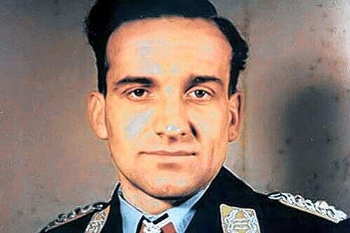 &bdquo;Fliegerheld&ldquo; Hans-Ulrich Rudel war der höchsdekorierte Soldat der Wehrmacht. Auch er floh mit Hilfe der Kirche nach Südamerika. Er blieb bis zum Tod seiner tiefbraunen Gesinnung treu.
