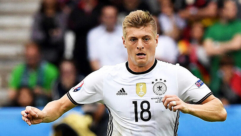 Toni Kroos ist aktuell für die deutsche Nationalmannschaft bei der EM im Einsatz. Toni Kroos ist aktuell für die deutsche Nationalmannschaft bei der EM im Einsatz.
