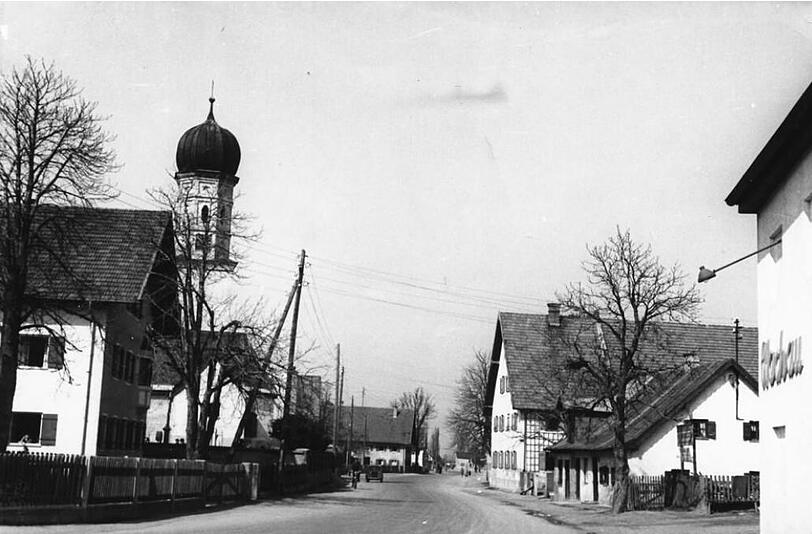 "Johann Vorzellner, Kriegszerstörungen/Wiederaufbau 1950, München Großhadern" heißt es auf bavarikon.de über dieses Foto.