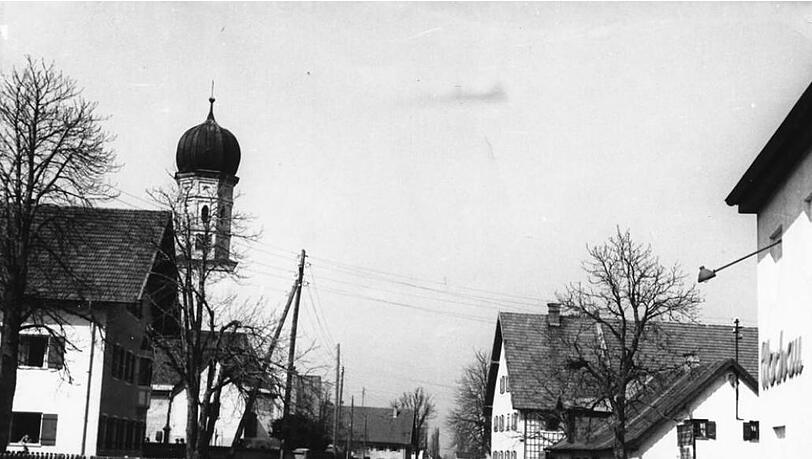 "Johann Vorzellner, Kriegszerstörungen/Wiederaufbau 1950, München Großhadern" heißt es auf bavarikon.de über dieses Foto. "Johann Vorzellner, Kriegszerstörungen/Wiederaufbau 1950, München Großhadern" heißt es auf bavarikon.de über dieses Foto.