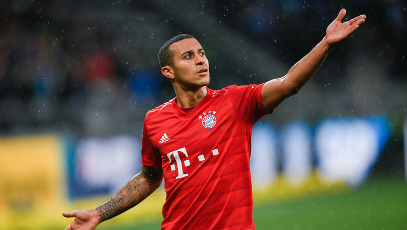 Thiago spielt seit 2013 beim FC Bayern. Thiago spielt seit 2013 beim FC Bayern.