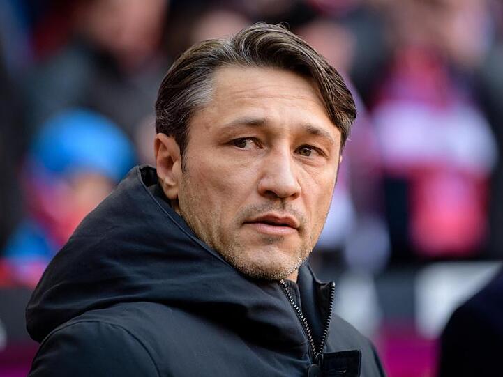 Trainer Niko Kovac vom FC Bayern München steht vor Spielbeginn am Spielfeldrand. Foto: Matthias Balk/Archiv