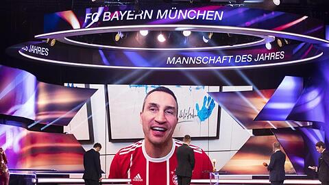 Wladimir Klitschko hält eine Laudatio für den FC Bayern München. Die Bayern wurden als Mannschaft des Jahres ausgezeichnet.