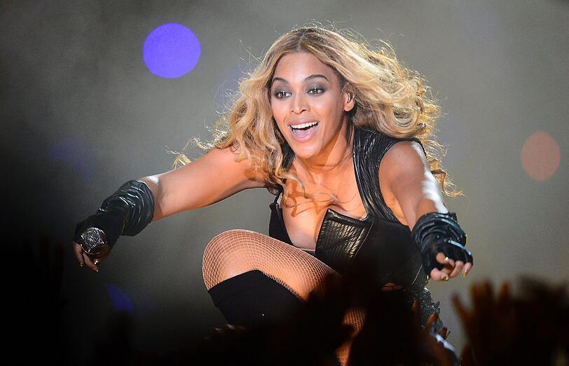 Super sexy im Superdome: Die Baltimore Ravens begeistern ihre Fans - und Sängerin Beyoncé Knowles legt in der Pause einen 13-minütigen Auftritt hin.