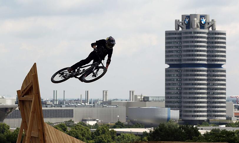 Verrückte Tricks und aberwitzige Flugeinlagen. Die spektakulärsten Bilder von den X-Games 2013 zum Durchklicken.