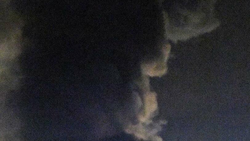 Massive Rauchwolken steigen Samstagnacht am Garchinger Himmel auf. Massive Rauchwolken steigen Samstagnacht am Garchinger Himmel auf.