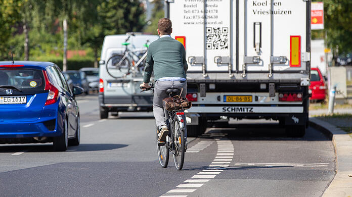 Die Radwege sind in München zu schmal und oft zugeparkt, findet ein Großteil der Befragten.
