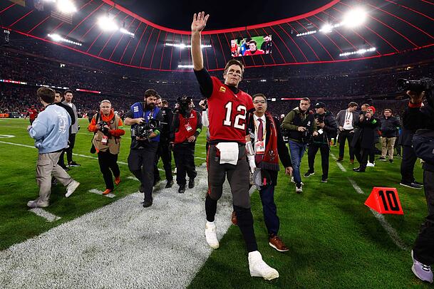 Zollt den lautstarken Fans Respekt: Brady. Zollt den lautstarken Fans Respekt: Brady.