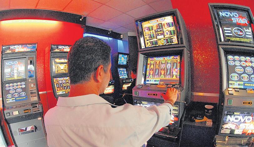 Daddeln bis zur totalen Verschuldung: Am Spielautomaten verliert man immer.