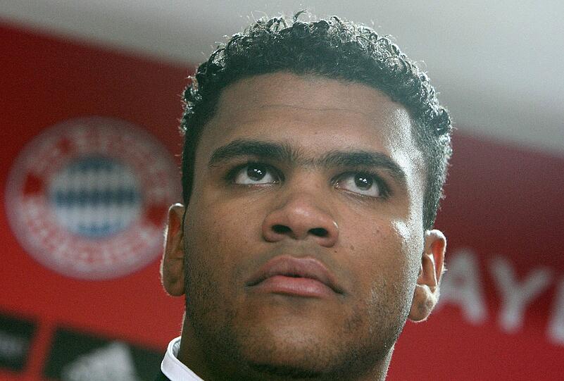 Den Zuschlag erhielt im Jahr 2008 allerdings der FC Bayern. Brasilianischen Medienberichten zufolge überwies der Rekordmeister eine Ablösesumme von umgerechnet 12,3 Millionen Euro an den FC Sao Paulo, um sich die Dienste des hoffnungsvollen Youngsters zu sichern.