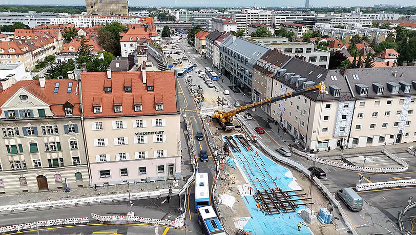 Die neue Gleiskreuzung in der Fürstenrieder- und Agnes-Bernauer-Straße mit Blick in Richtung Laim Bahnhof.
