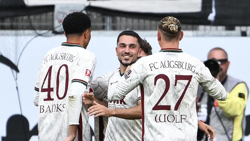 Der FC Augsburg hatte in Frankfurt oft Grund zum Jubel. Der FC Augsburg hatte in Frankfurt oft Grund zum Jubel.