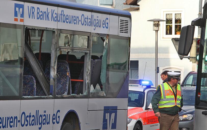 In Marktoberdorf ist es zu einem schlimmen Schulbusunfall gekommen. Die Bilder.