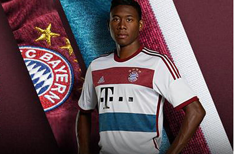 So sieht es aus: David Alaba präsentiert das neue Auswärtstrikot des FC Bayern