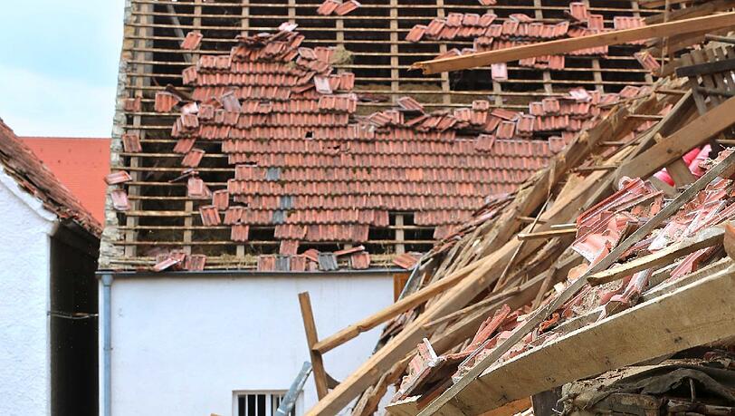Bilder der Verwüstung aus dem Dorf Affing: Die Einwohner packen gemeinsam mit an aber der Schaden durch das Unwetter ist hoch. Die Bilder... Bilder der Verwüstung aus dem Dorf Affing: Die Einwohner packen gemeinsam mit an aber der Schaden durch das Unwetter ist hoch. Die Bilder...