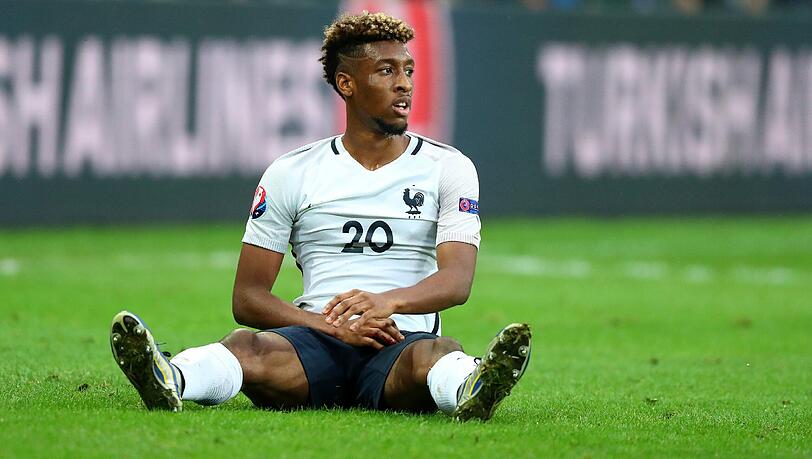 „Er hat eine besondere Gabe im Dribbling. Er ist auch pfeilschnell und trifft das Tor“, schwärmt Frankreichs Nationaltrainer Didier Deschamps von seinem Flügelspieler Kingsley Coman vom FC Bayern. „Er hat eine besondere Gabe im Dribbling. Er ist auch pfeilschnell und trifft das Tor“, schwärmt Frankreichs Nationaltrainer Didier Deschamps von seinem Flügelspieler Kingsley Coman vom FC Bayern.
