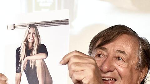 Richard Lugner lüftet das Rätsel über seine Opernball-Begleitung: Es ist Elle Macpherson.