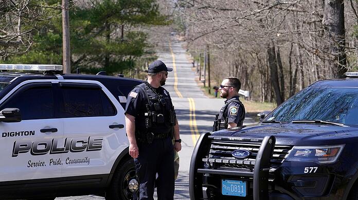 FBI-Agenten haben im US-Bundesstaat Massachusetts das Haus eines Mannes gestürmt, der etwas mit der Weitergabe streng geheimer Militärdokumente über die Ukraine zu tun haben soll.