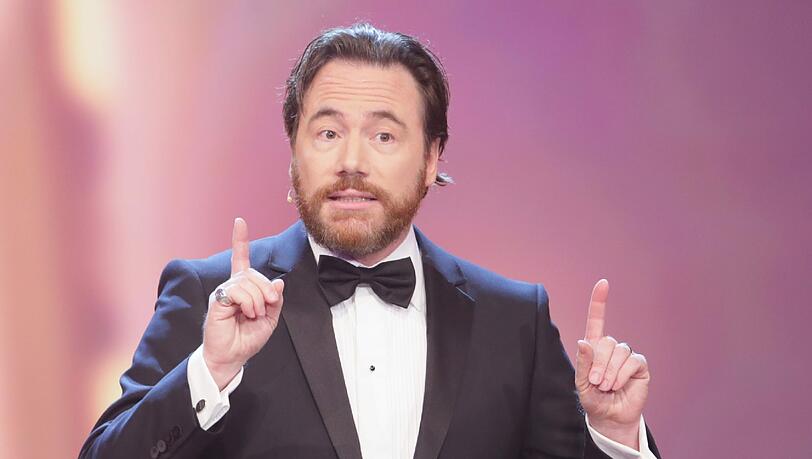 Comedian Michael "Bully" Herbig hält bei der Verleihung des 64. Deutschen Filmpreises "Lola" in Berlin eine Laudatio. Nun wird Bully selber ausgezeichnet. Comedian Michael "Bully" Herbig hält bei der Verleihung des 64. Deutschen Filmpreises "Lola" in Berlin eine Laudatio. Nun wird Bully selber ausgezeichnet.