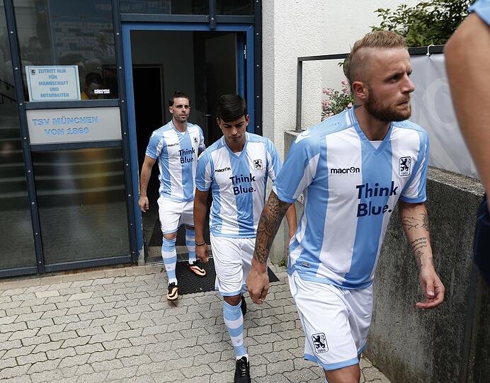Bilder von der Trikot-Präsentation der Löwen.