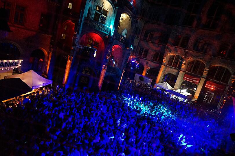 Und auch das CSD Rathausclubbing war ein voller Erfolg: Karten komplett ausverkauft und super Party-Stimmung.