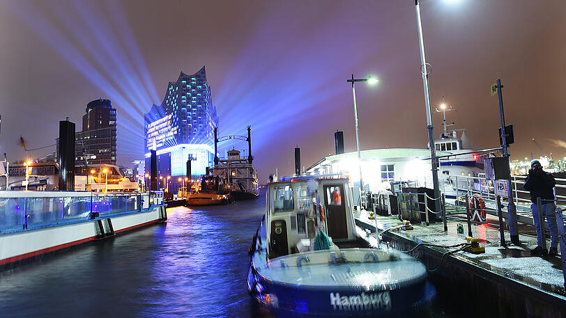Spektakuläre Bilder: Mit einem großen Festakt wurde das "Jahrhundertbauwerk" Elbphilharmonie eröffnet.