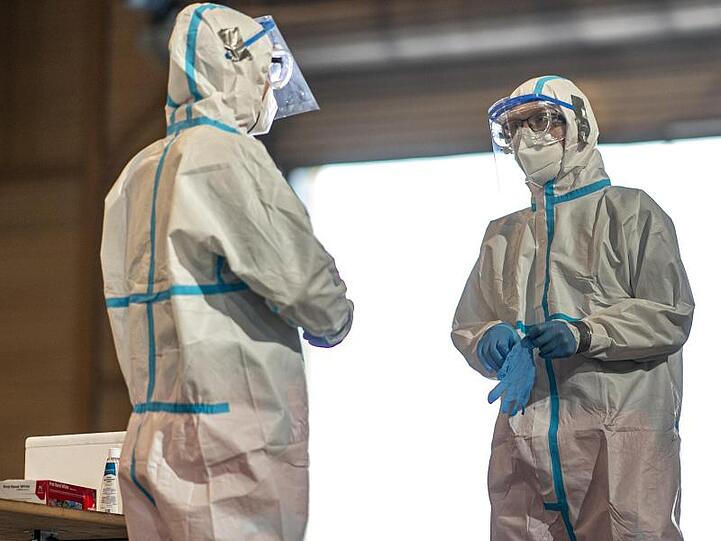 Corona-Testzentrum: Die meisten Neuinfektionen pro 100.000 Einwohner innerhalb einer Woche verzeichnet weiterhin der nordrhein-westfälische Kreis Gütersloh.