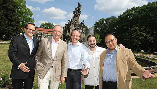 Erlanger Herrenrunde: Projektleiter Jan Dinger, Schauspieler Friedrich von Thun, Dirigent Franz Killer, Bariton Marco Bappert und Tenor Kim Jeong Kyu (v.li.) stemmen heuer „Klassik am See“. Erlanger Herrenrunde: Projektleiter Jan Dinger, Schauspieler Friedrich von Thun, Dirigent Franz Killer, Bariton Marco Bappert und Tenor Kim Jeong Kyu (v.li.) stemmen heuer „Klassik am See“.