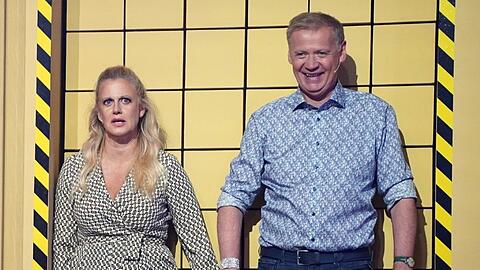 Barbara Schöneberger musste am Samstagabend ohne Günther Jauch (re.) und Thomas Gottschalk vor die Kamera.