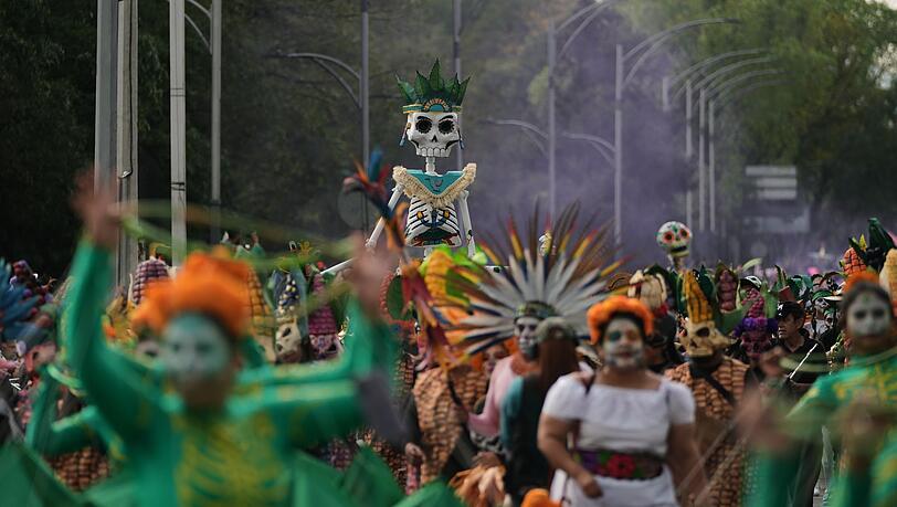 Mehr als 8.000 Darsteller zogen durch die Straßen.