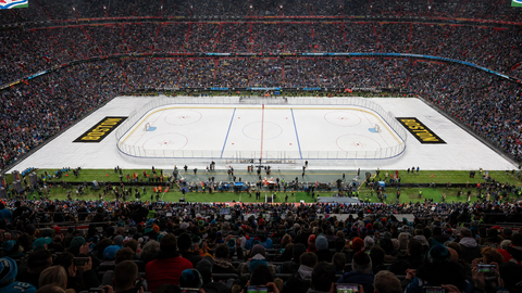 Vorerst nur eine Vision, aber eine nicht unwahrscheinliche: Ein Spiel der nordamerikanischen Eishockey-Liga NHL in der Allianz Arena. Diese Idee k&ouml;nnte in den kommenden drei Jahren Wirklichkeit werden.