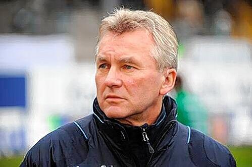 Viel unterwegs, damit es mit seinen Kleeblatt-Kickern wieder aufwärts geht: Greuther Fürths Trainer Benno Möhlmann.