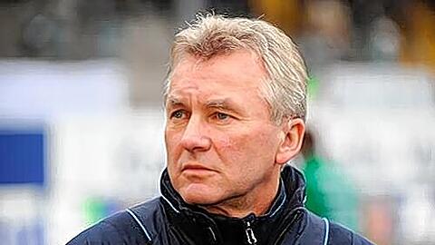 Viel unterwegs, damit es mit seinen Kleeblatt-Kickern wieder aufwärts geht: Greuther Fürths Trainer Benno Möhlmann.