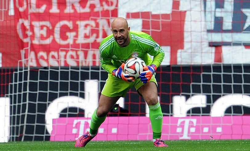 Pepe Reina gab gegen Frankfurt sein Heimdebüt für den FC Bayern.