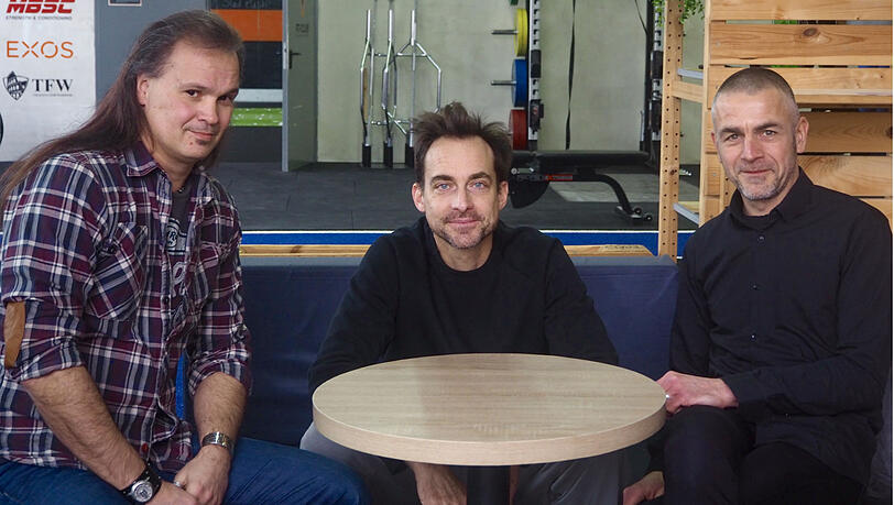Tim Lobinger hier mit AZ-Reporter Florian Kinast (r.) und Sportchef Matthias Kerber (l.). Tim Lobinger hier mit AZ-Reporter Florian Kinast (r.) und Sportchef Matthias Kerber (l.).