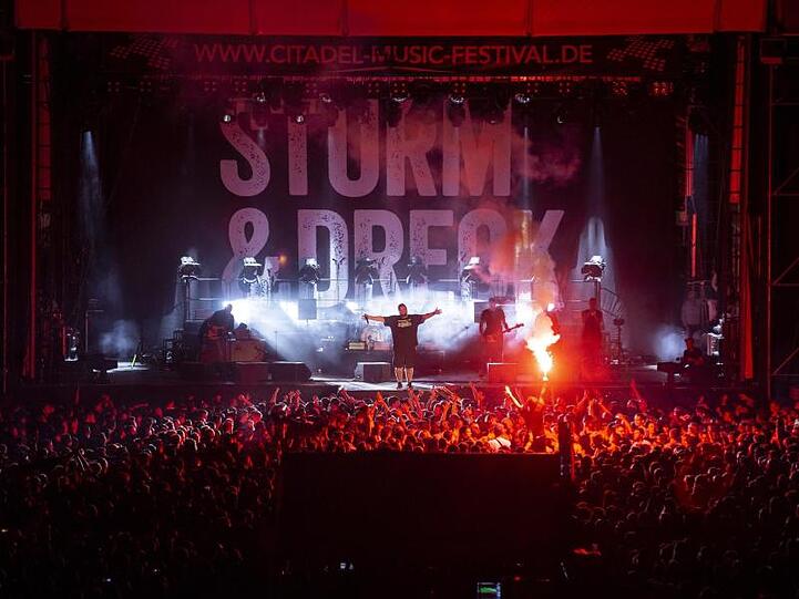 Bei einem Konzert der Politpunkband in der Zitadelle Spandau soll es zu Verstößen gekommen sein.