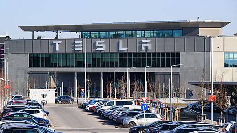 Der US-Elektroautobauer Tesla zeigt sich trotz sinkender Neuzulassungen zuversichtlich (Archivbild).