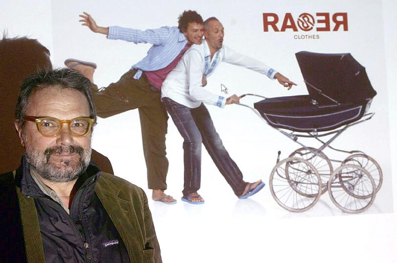 Selbst mit diesem harmlos anmutenden Bild von zwei homosexuellen Männern sorgte Oliviero Toscani für einen Skandal im katholischen Italien.