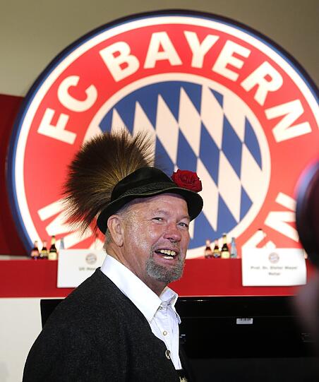 Tracht: Auch für Guardiola ist ein Wiesnbesuch samt Lederhosen-Einkleidung Pflicht. Gespräche mit einheimischen Fans dürften zunächst schwierig werden. Überhaupt: Öffentliches Training ist für ihn eher ein Fremdwort.