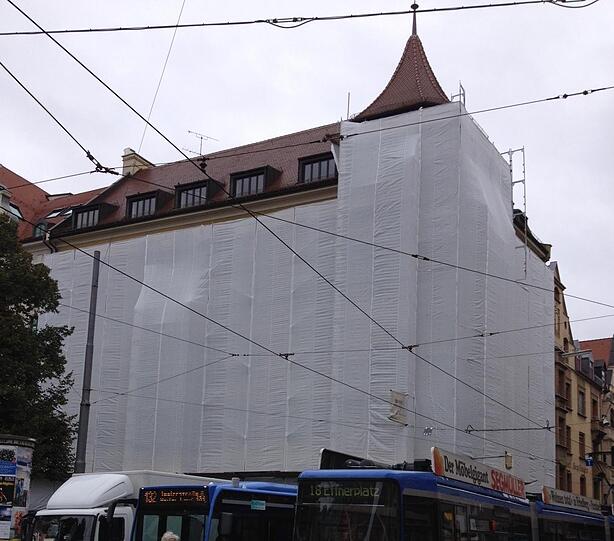 Am Isartorplatz wird umgebaut und renoviert.