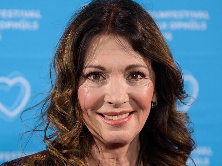 Iris Berben fungiert derzeit als Schirmherrin eines ungewöhnlichen Theaterprojekts, in dem es um Nazi-Verbrechen geht.