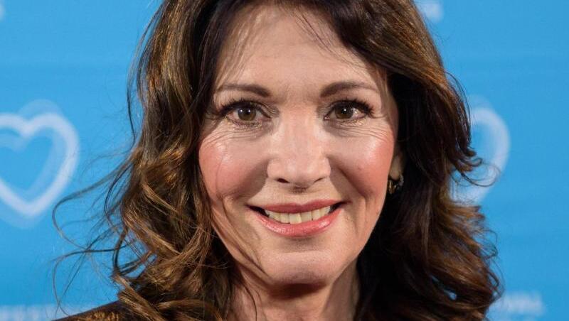 Iris Berben fungiert derzeit als Schirmherrin eines ungewöhnlichen Theaterprojekts, in dem es um Nazi-Verbrechen geht. Iris Berben fungiert derzeit als Schirmherrin eines ungewöhnlichen Theaterprojekts, in dem es um Nazi-Verbrechen geht.