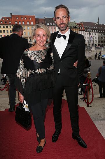 Elegant: Marianne Wille mit Schwiegersohn Felix Wehrle.