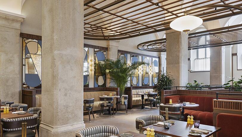 Ein Blick ins Hotelrestaurant Elstar, wo österreichische Spezialitäten serviert werden. Ein Blick ins Hotelrestaurant Elstar, wo österreichische Spezialitäten serviert werden.