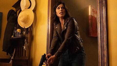 Nach einer Pause in "Scream 6" meldet sich Neve Campbell nun als Sidney Prescott zur&uuml;ck.