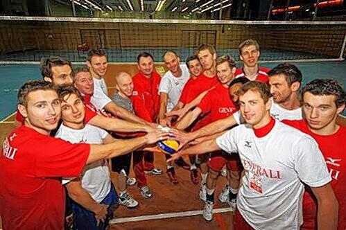 Wo ist der AZ-Reporter? Mannschaft und Trainer von Generali Haching, inklusive Gastspieler.