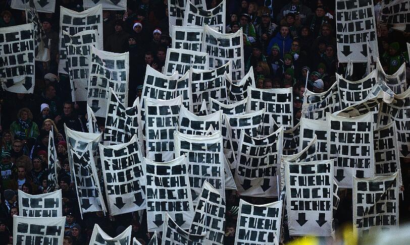 Die Fans in Dortmund fühlen sich allem Anschein nach sicher: Damit wollen sie ihre Ablehnung gegen die neuen Sicherheitsverschärfungen zum Ausdruck bringen.