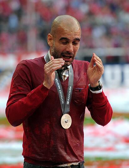 Seine erste Meisterschaft mit den Bayern: So ausgelassen feiert Pep. Die Bilder!