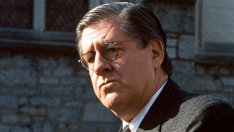 Im "Club der Cäsaren" ("The Emperor's Club", 2002) spielte Edward Herrmann den strengen Rektor Woodbridge Im "Club der Cäsaren" ("The Emperor's Club", 2002) spielte Edward Herrmann den strengen Rektor Woodbridge